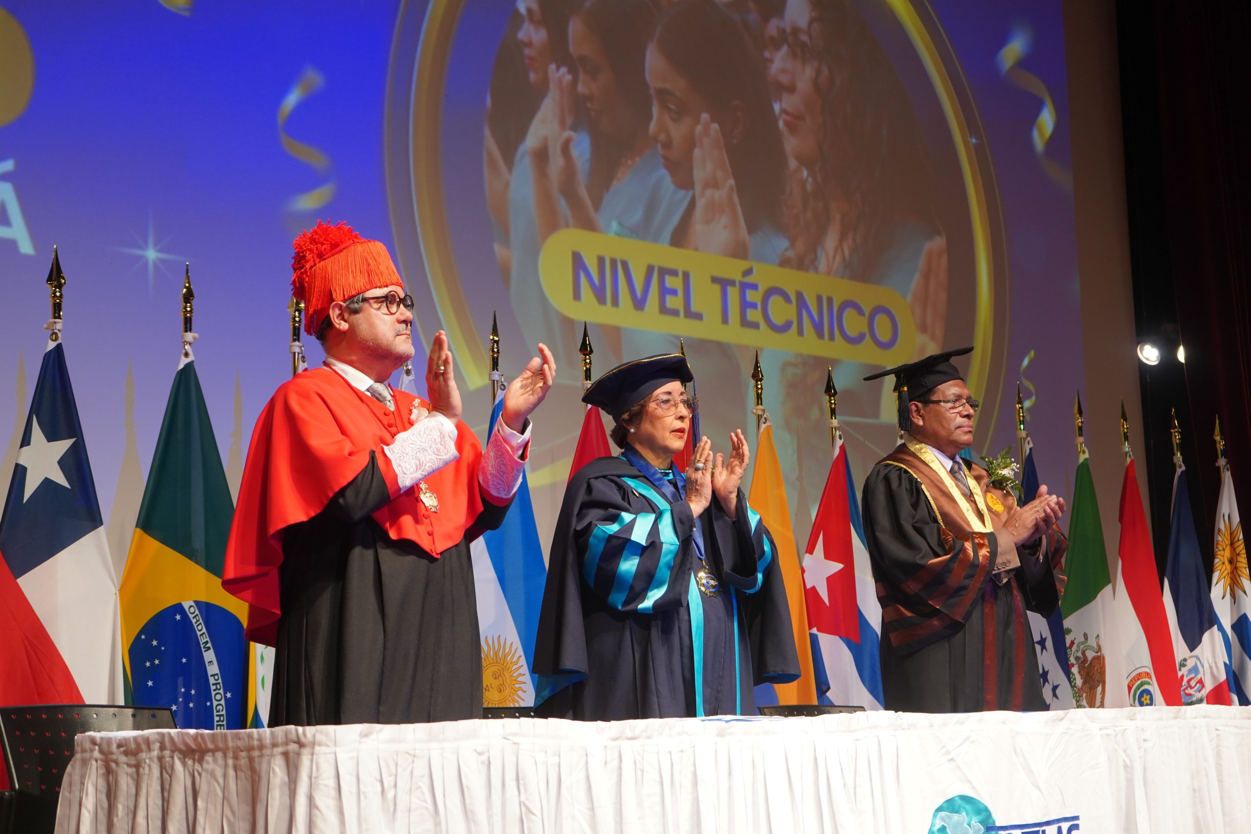 43 estudiantes de la Facultad de Educación Especial y Pedagogía recibieron sus títulos a nivel técnico.