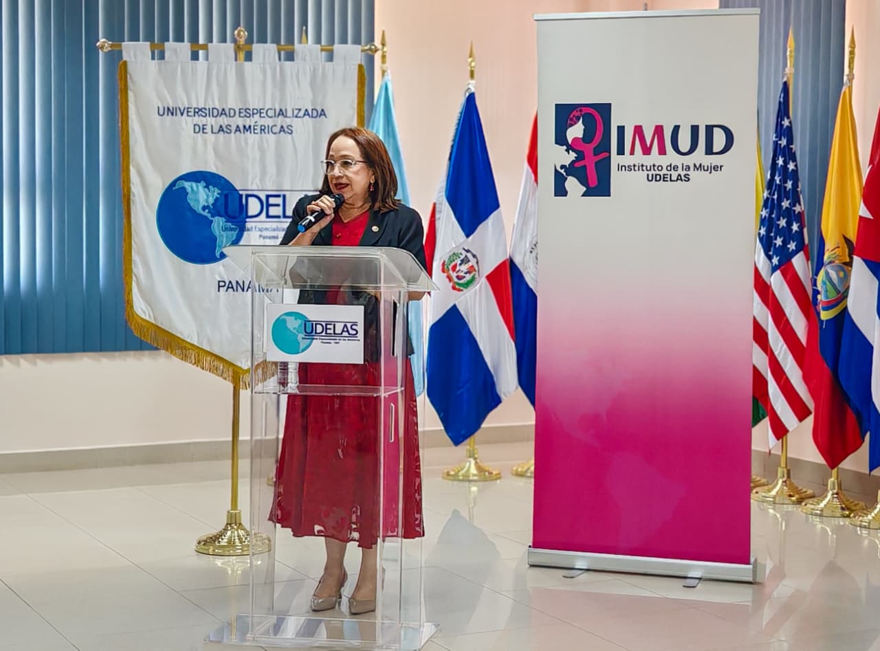 UDELAS exalta el liderazgo femenino con reconocimientos a estudiantes sobresalientes