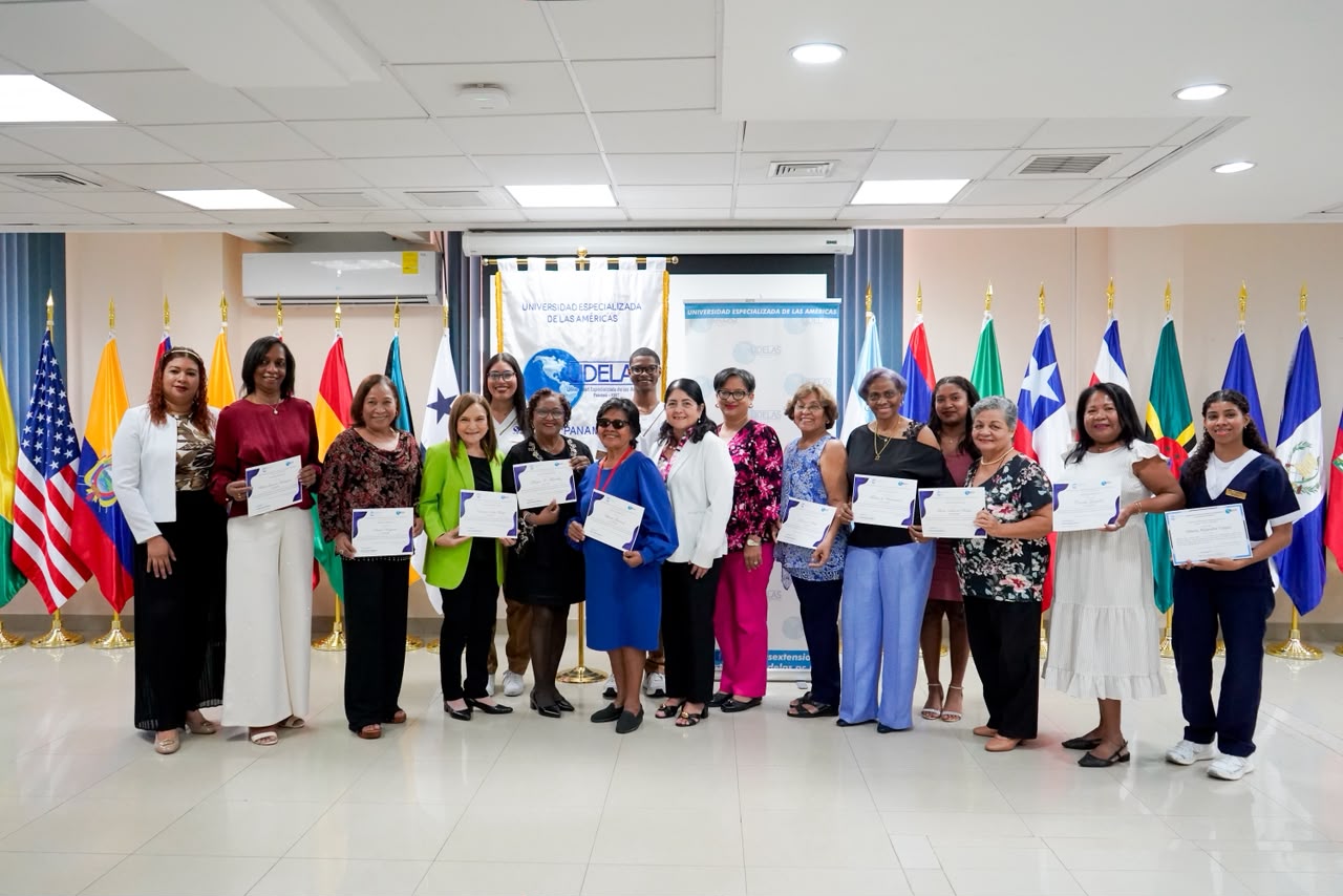 UDELAS gradúa quinta promoción   de la Escuela Digital 60 que fortalece la inclusión tecnológica de los adultos mayores