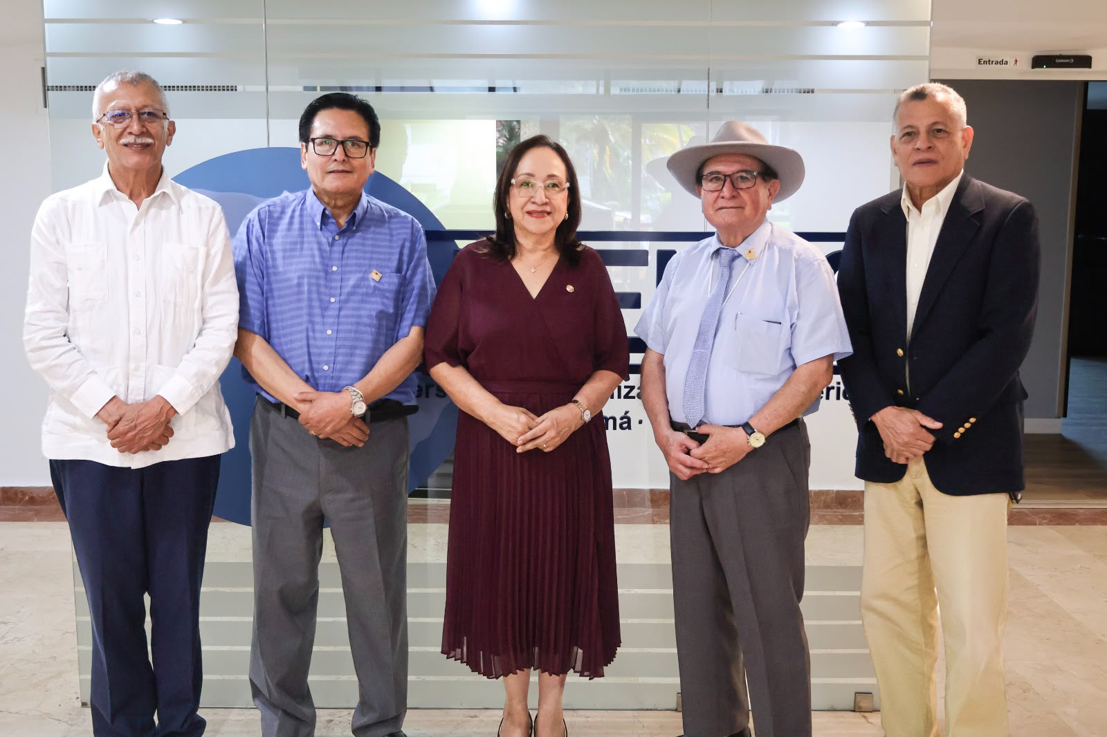 UDELAS busca fortalecer lazos de cooperación con la Universidad Andina Simón Bolívar